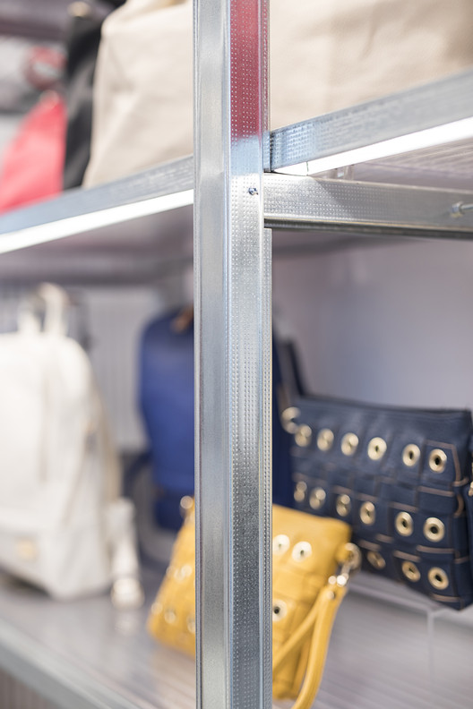 巴塞罗那某商店金属型材改造货架项目丨西班牙巴塞罗那丨Dear Design-53