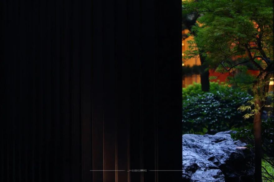 南京长江之舟华邑酒店中庭 | 融山水之景,显古典园林之美-33