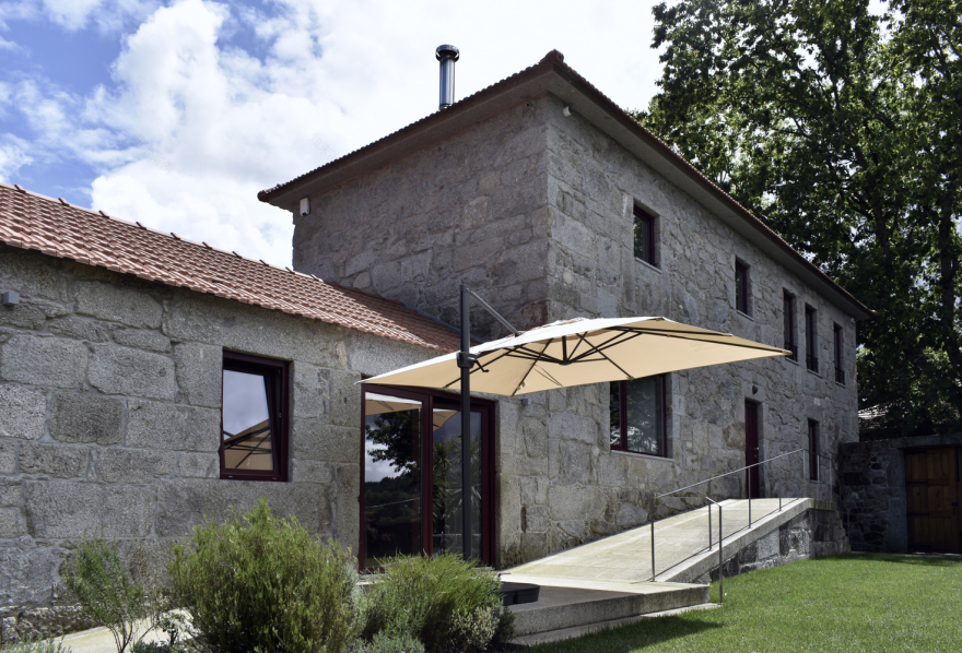 葡萄牙 Airães 村 19 世纪乡村住宅的精致翻新-11