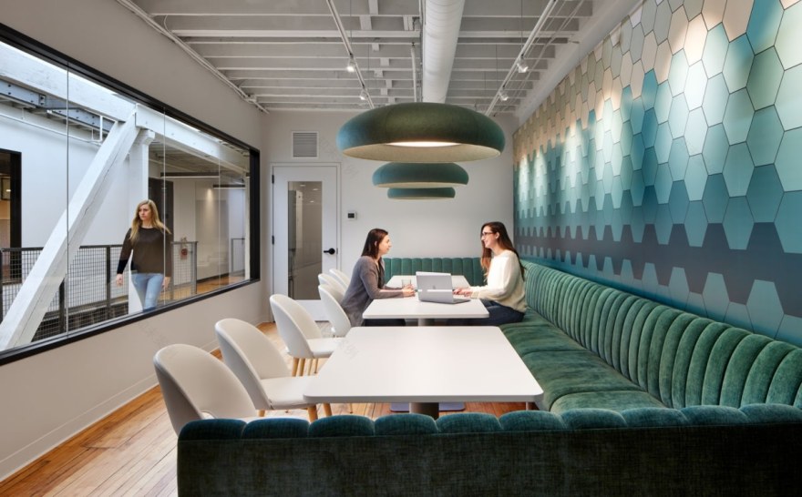 温馨如家的办公室设计 · Beehive 战略传播办公室丨美国丨Studio BV-14