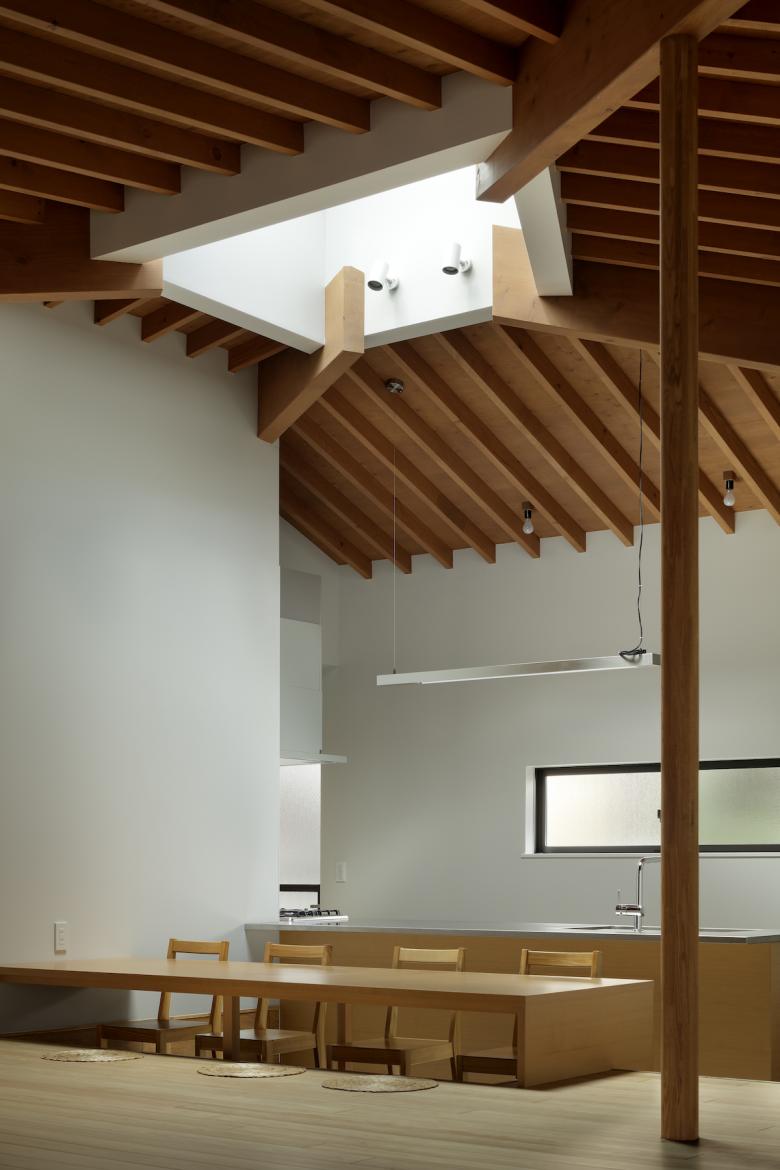 蘆田暢人建築設計事務所丨変形方形の平屋丨日本-12