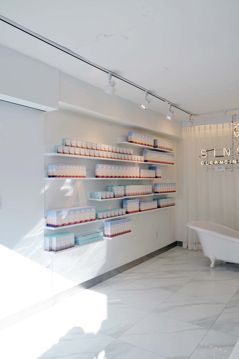 简约白诠释美妆品牌展示空间-7