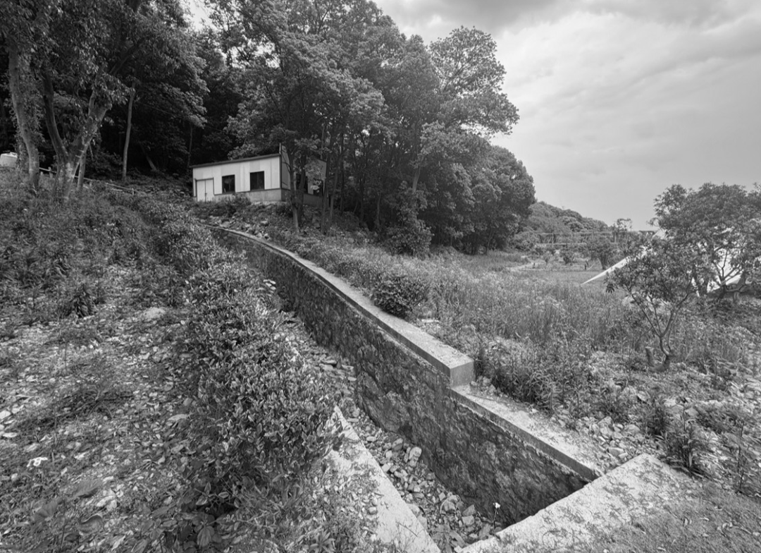 我们在山林里的寺院边，盖了一个喝茶的亭子-17