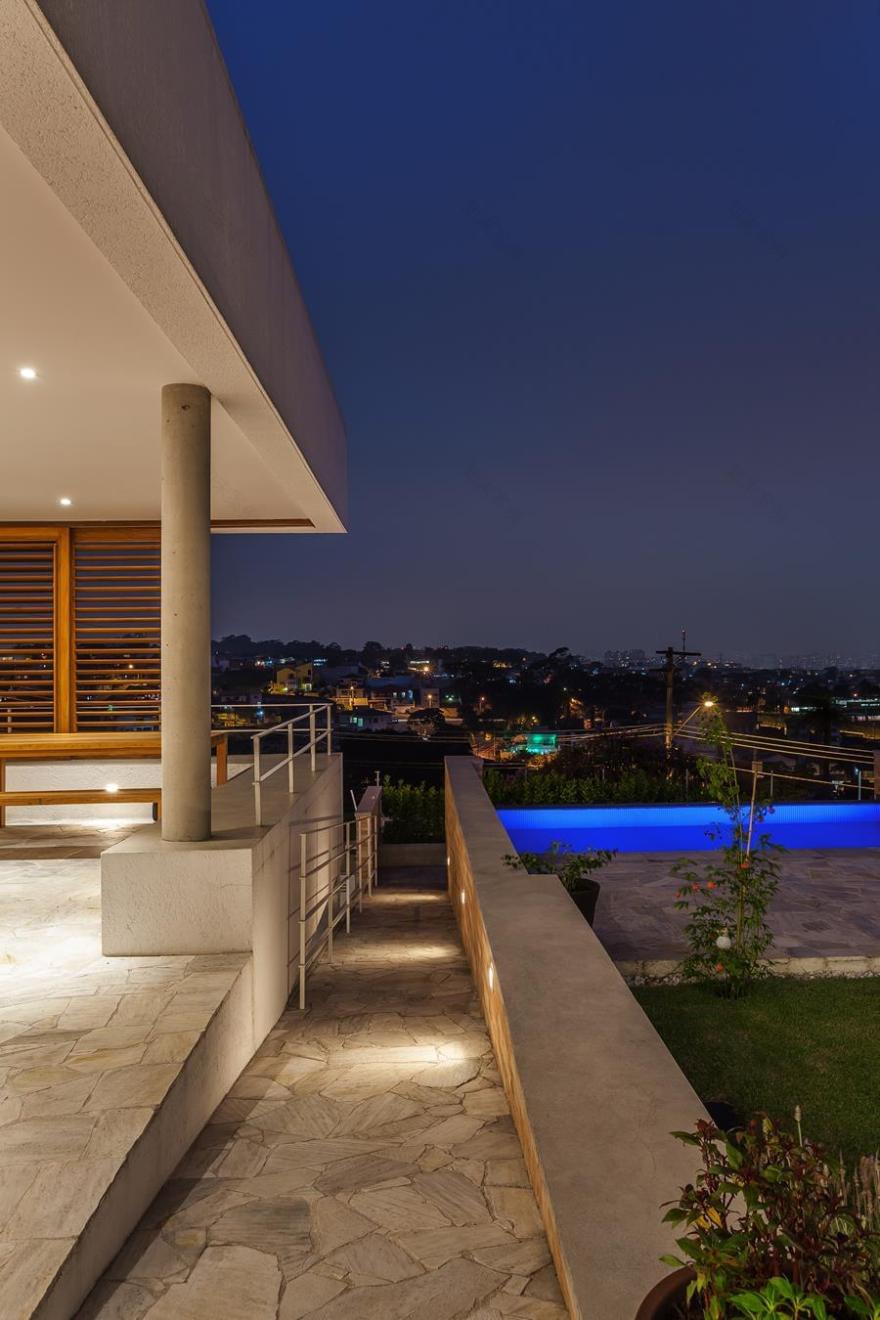 巴西梯形地块上的现代住宅设计-7