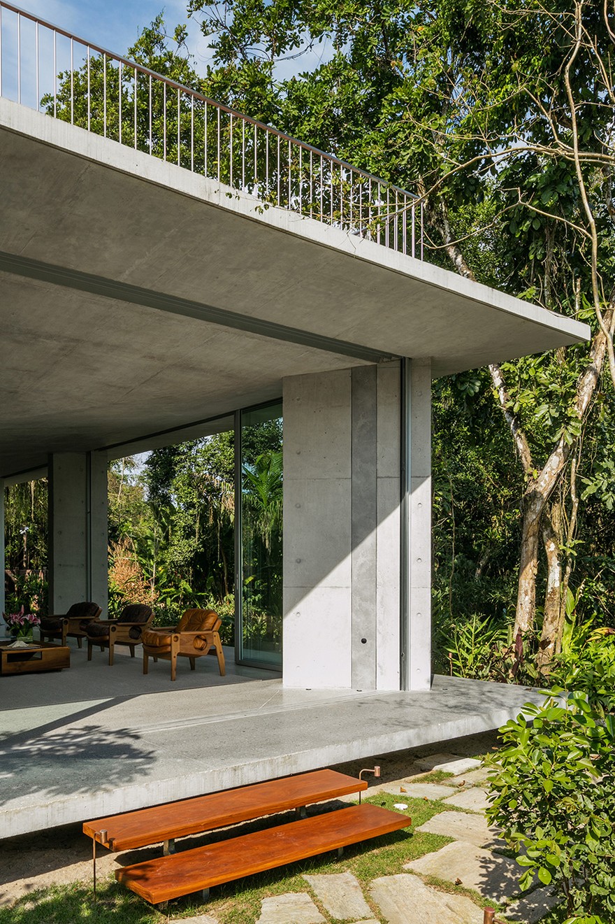 Itamambuca Beach House Surrounded by a Dense and Rich Rainforest Vegetation-12