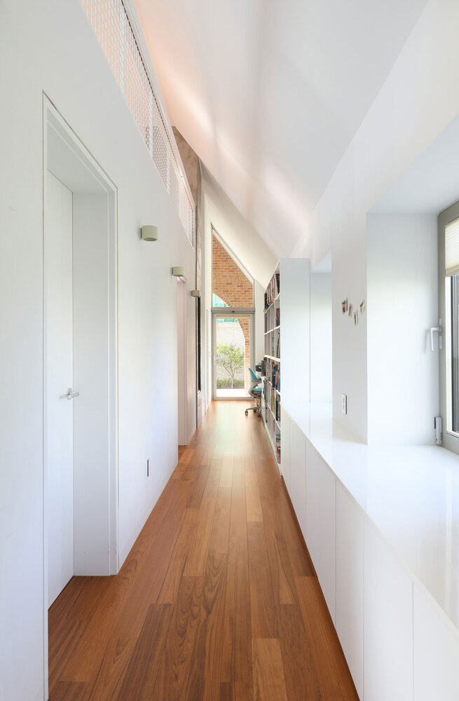 首尔郊区悬浮砖房· Zeppelin House-36