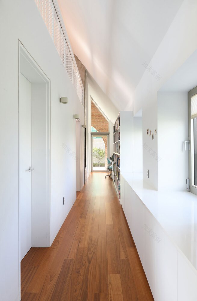 首尔郊区悬浮砖房· Zeppelin House-36