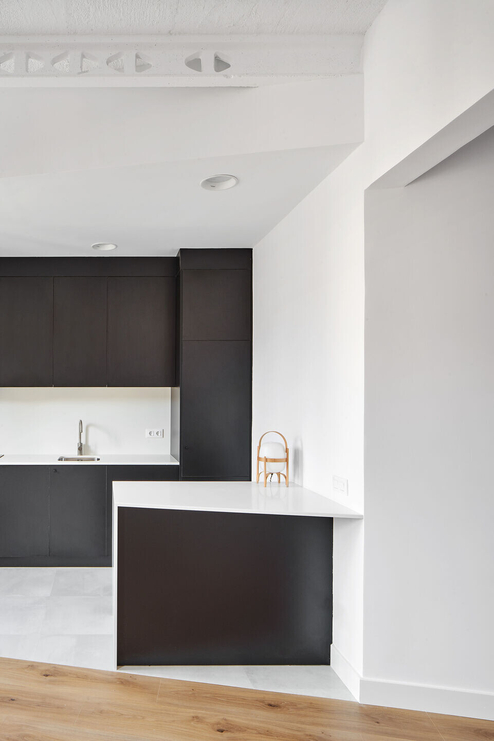 巴塞罗那二层公寓的翻新设计-7