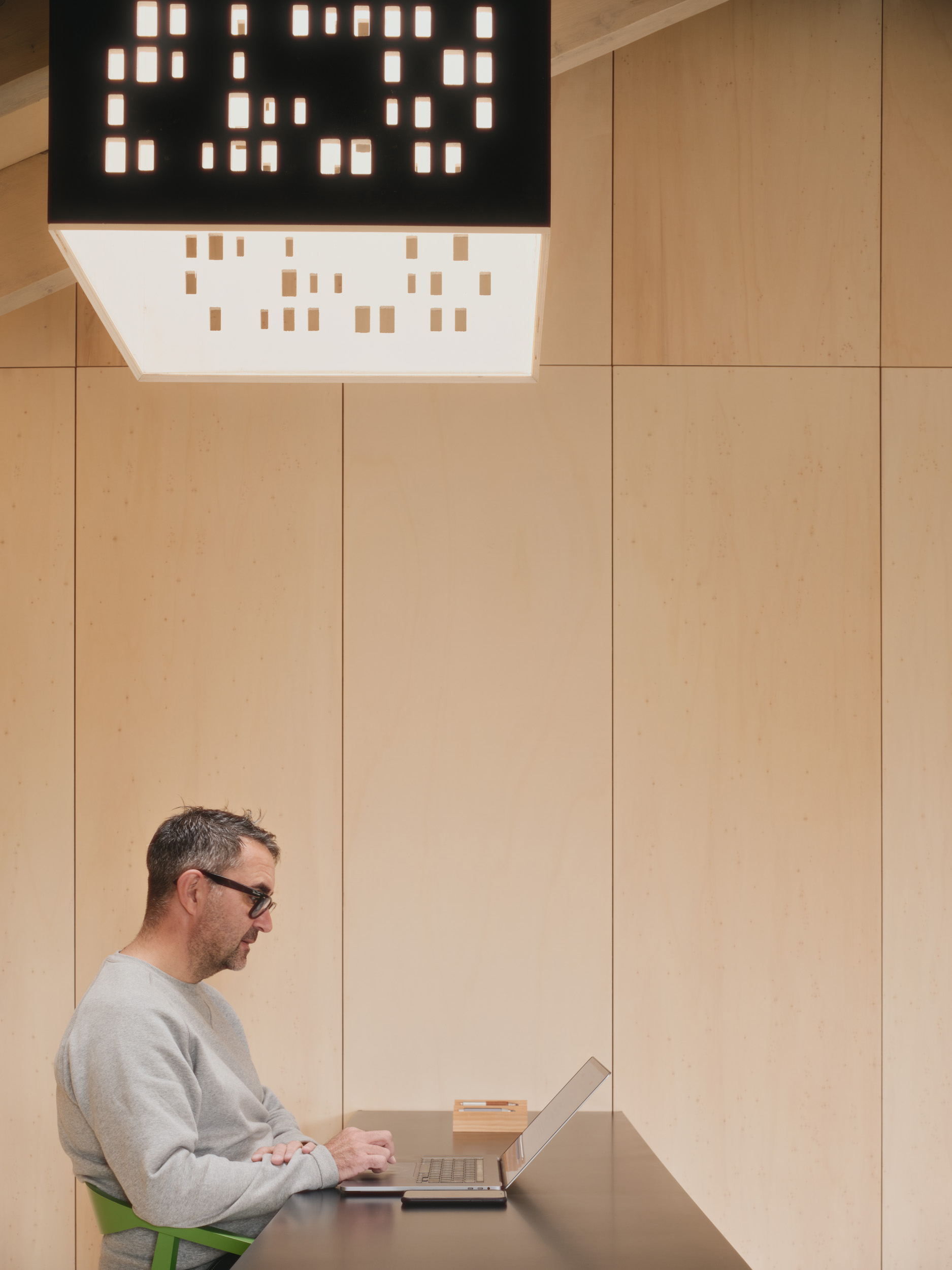 暗物质工作室丨英国丨Hyperspace-21