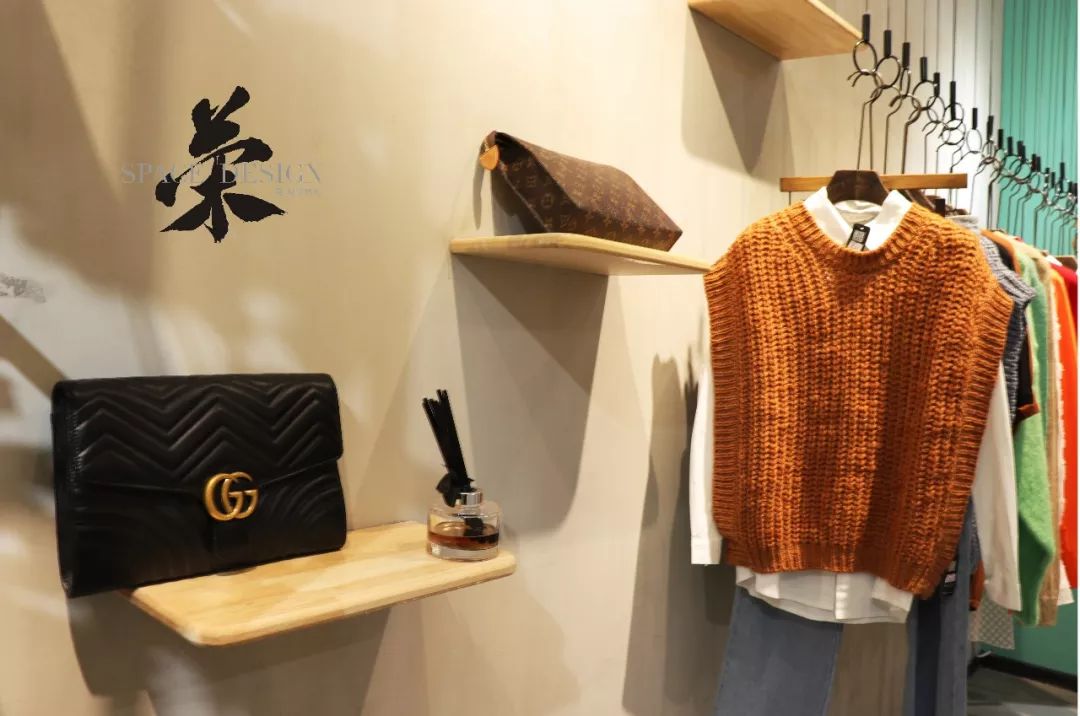 现代工业风翻修,韩姐的店铺焕新亮相-10