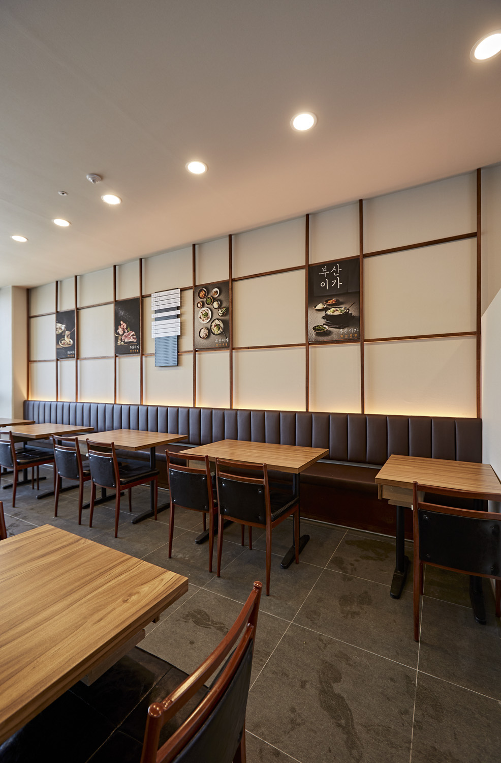 23 坪韩式猪骨汤店，极简工业风打造美食空间-12