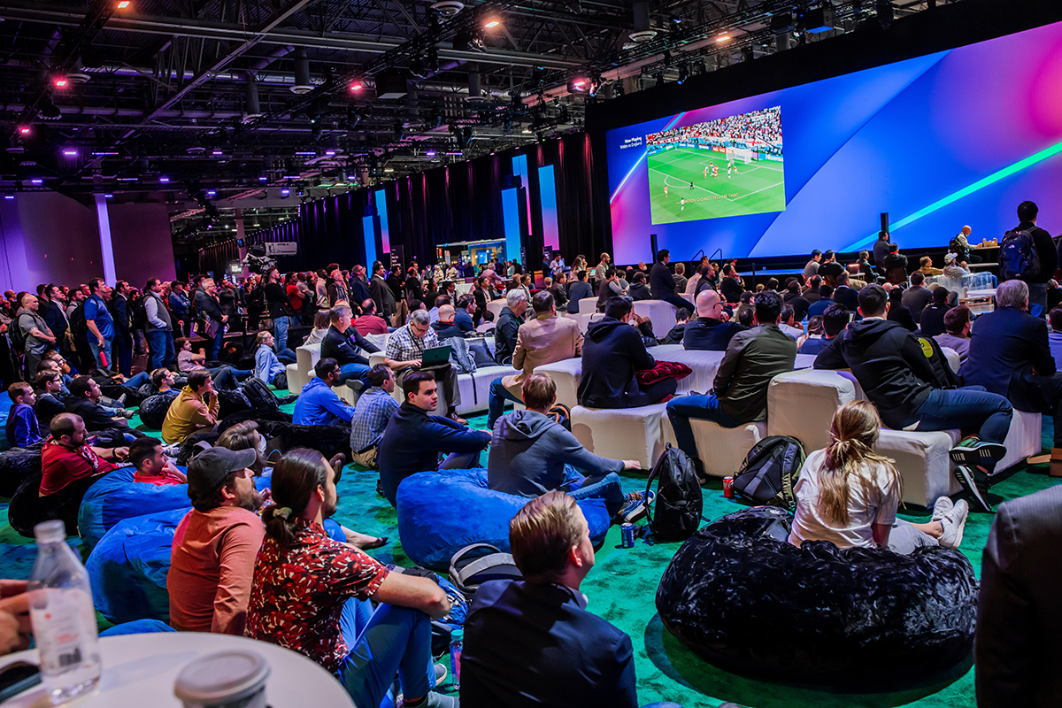 亚马逊网络服务 re:Invent 大会-11