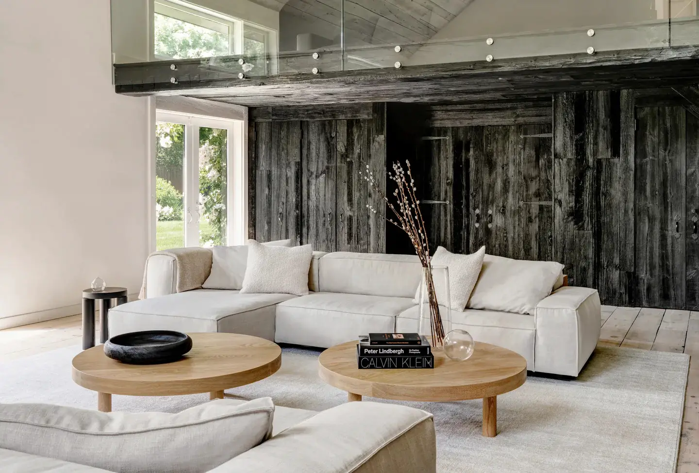 明亮与黑暗的碰撞 | Connecticut 北美风格住宅设计-5