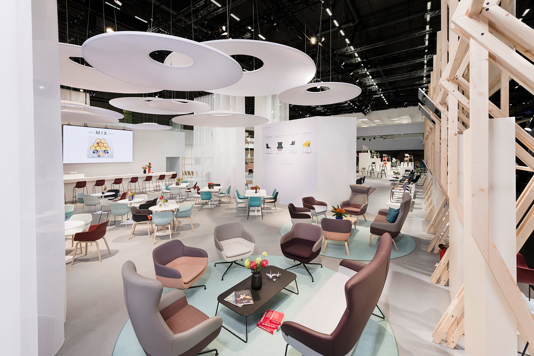 未完成舞台，展现新混搭时代办公空间-9