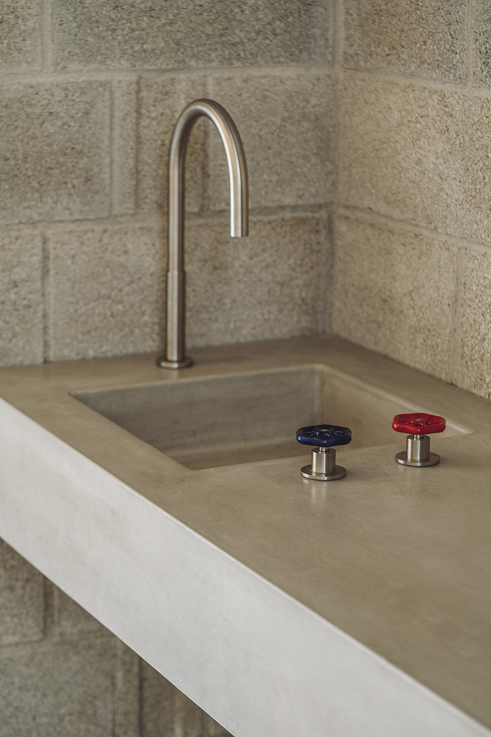 充满幻想和创造仓库改造的灵活自由的工作室设计丨西班牙丨戈者设计-24