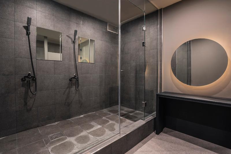 简约黑白色调，68 平健身中心室内设计-11