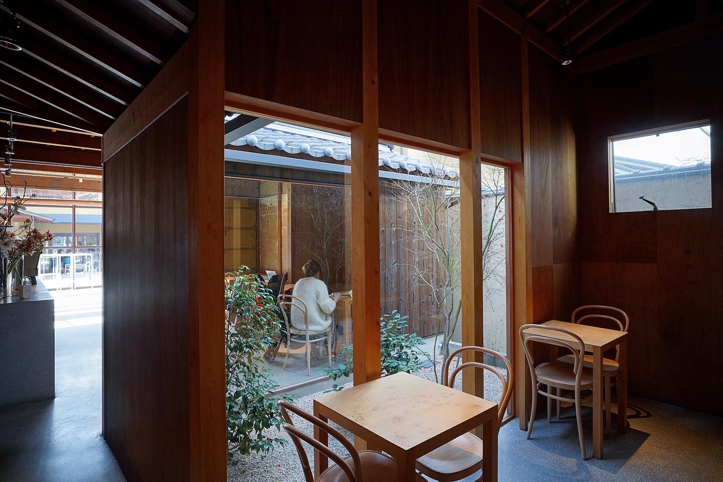 ブルーボトルコーヒー京都カフェ（蓝瓶子咖啡京都咖啡馆）丨日本京都丨長坂常・スキーマ建築計画（长坂常·架构建筑计划）-29