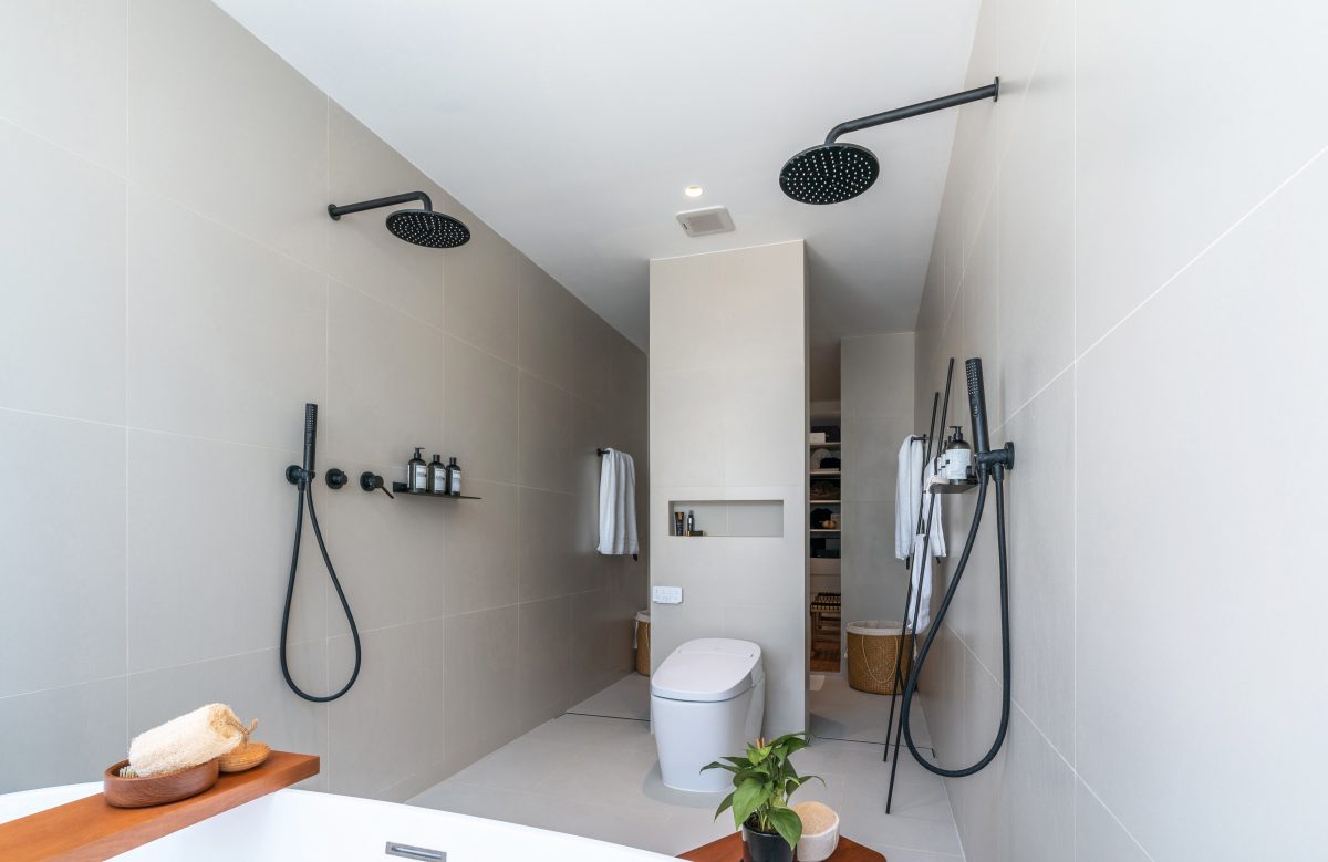 บ้านมินิมอล ของคู่รักนักออกแบบภายใต้กำแพงสีขาวสองผืน - room-11