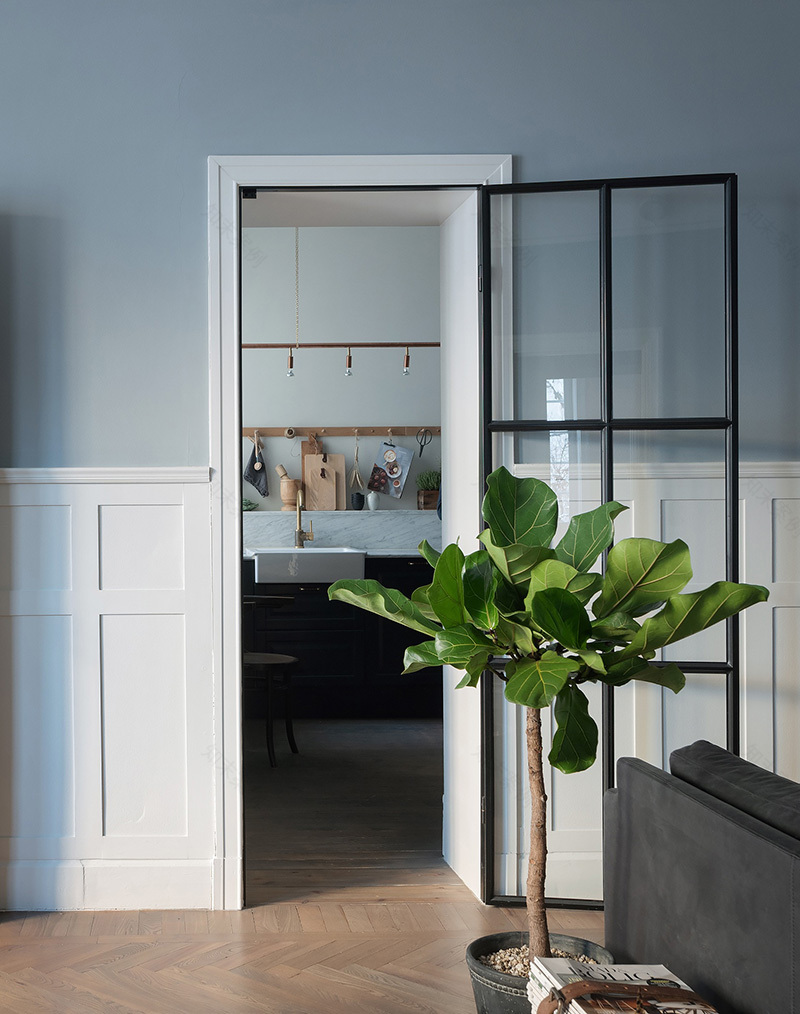 斯德哥尔摩美丽建筑中的优雅蓝白公寓-2