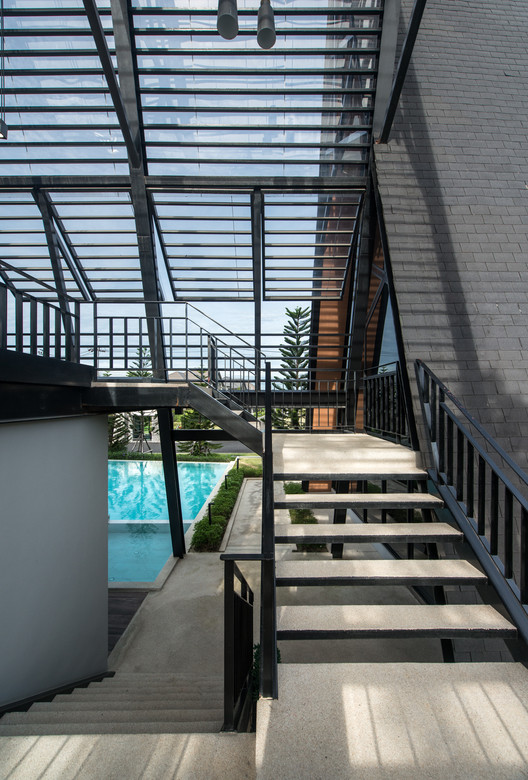 曼谷大道 Clubhouse，三角形的有机建筑美学-24