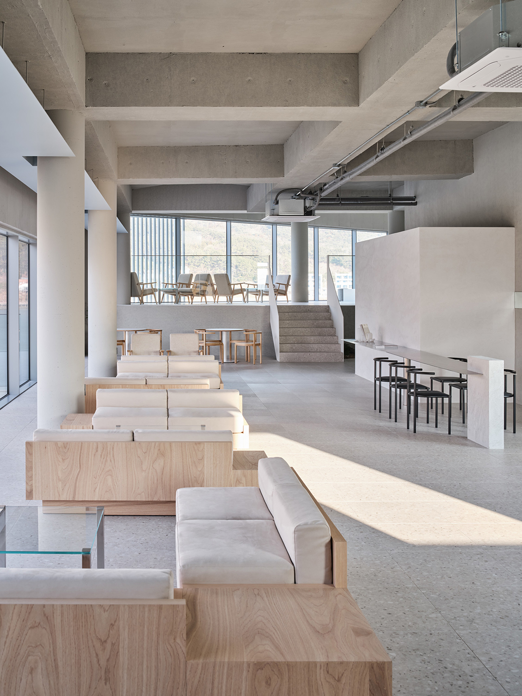 简洁风咖啡店面包店空间SINKI HAERO，韩国 | Designed by designby83 - 面包店 - 餐厅LOGO-VI空间设计-全球餐饮研究所-8