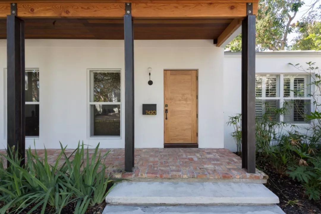 极简主义平房,单色风格脱颖而出-9