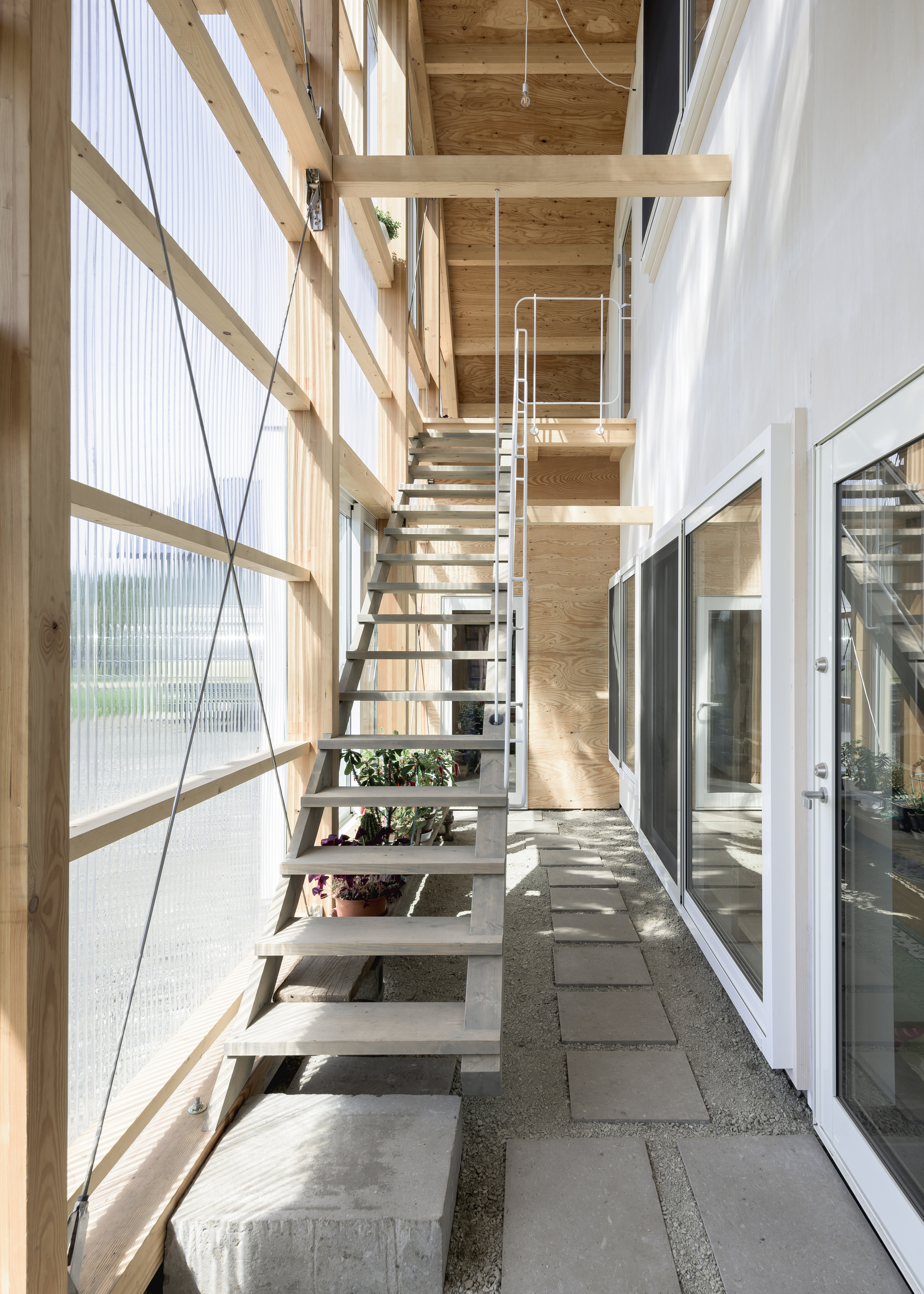 The Deformed Roof House of Furano / Yoshichika Takagi + associates-8