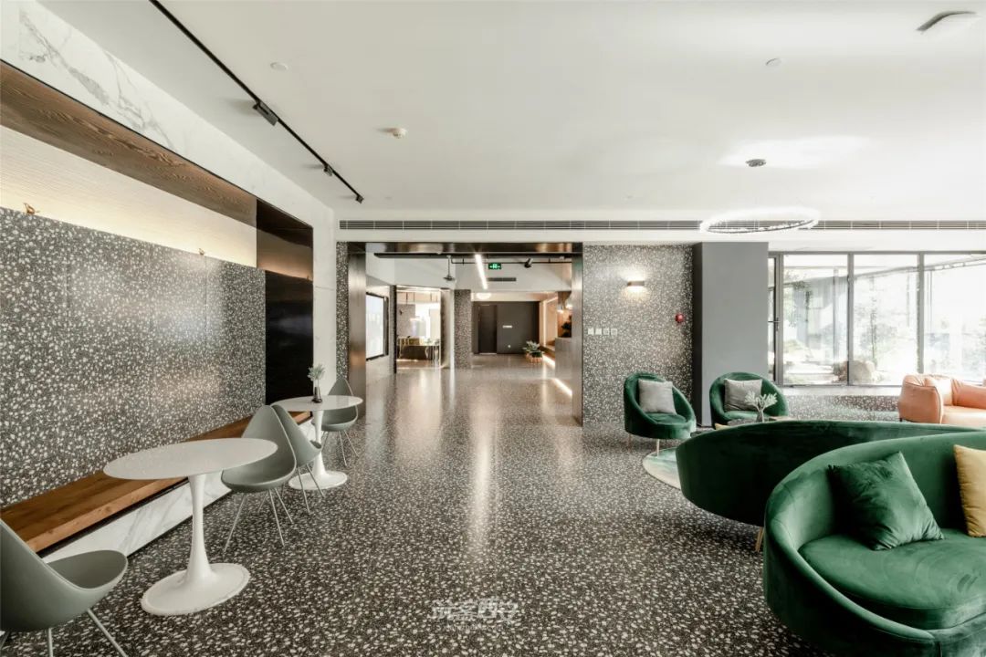 另类售楼部 | 艺术画廊般的空间探索-105