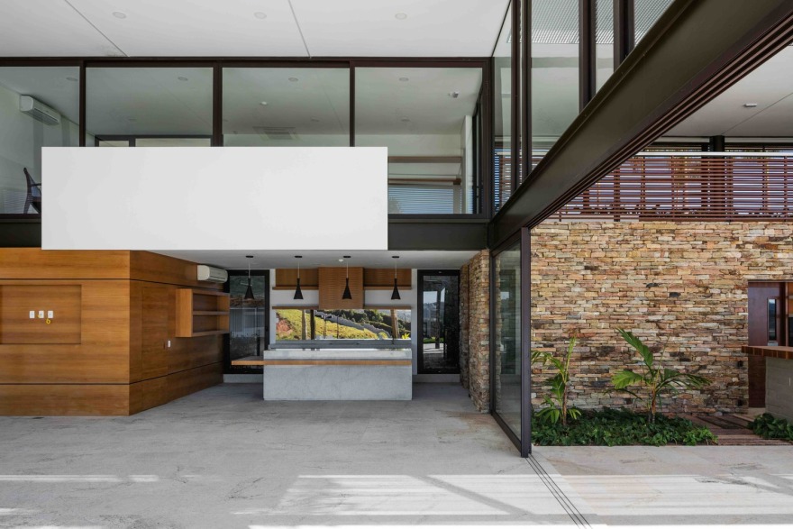 巴西自然景观中的社交俱乐部总部-80