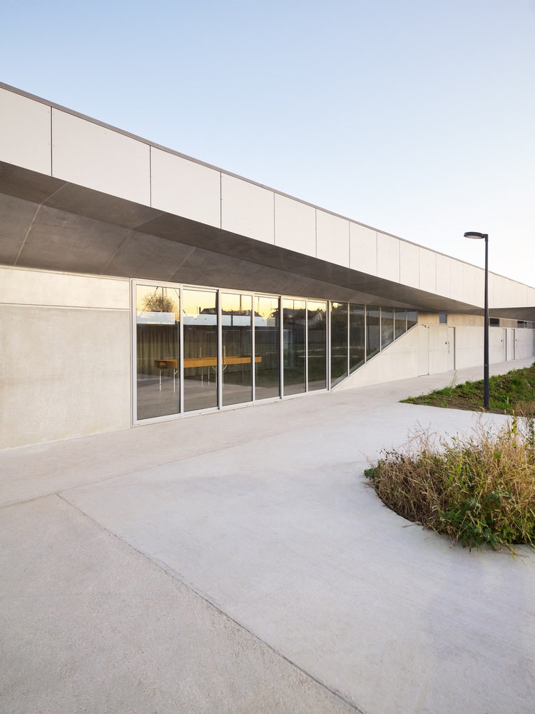 折纸式雕塑感的混凝土体育馆设计丨戈者设计-8