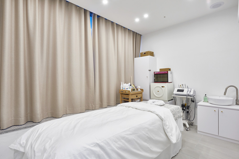 14 平白色木质小空间，极简设计的完美呈现-7