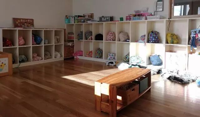 看看日本幼儿园环境细节,培养幼儿秩序感!-31