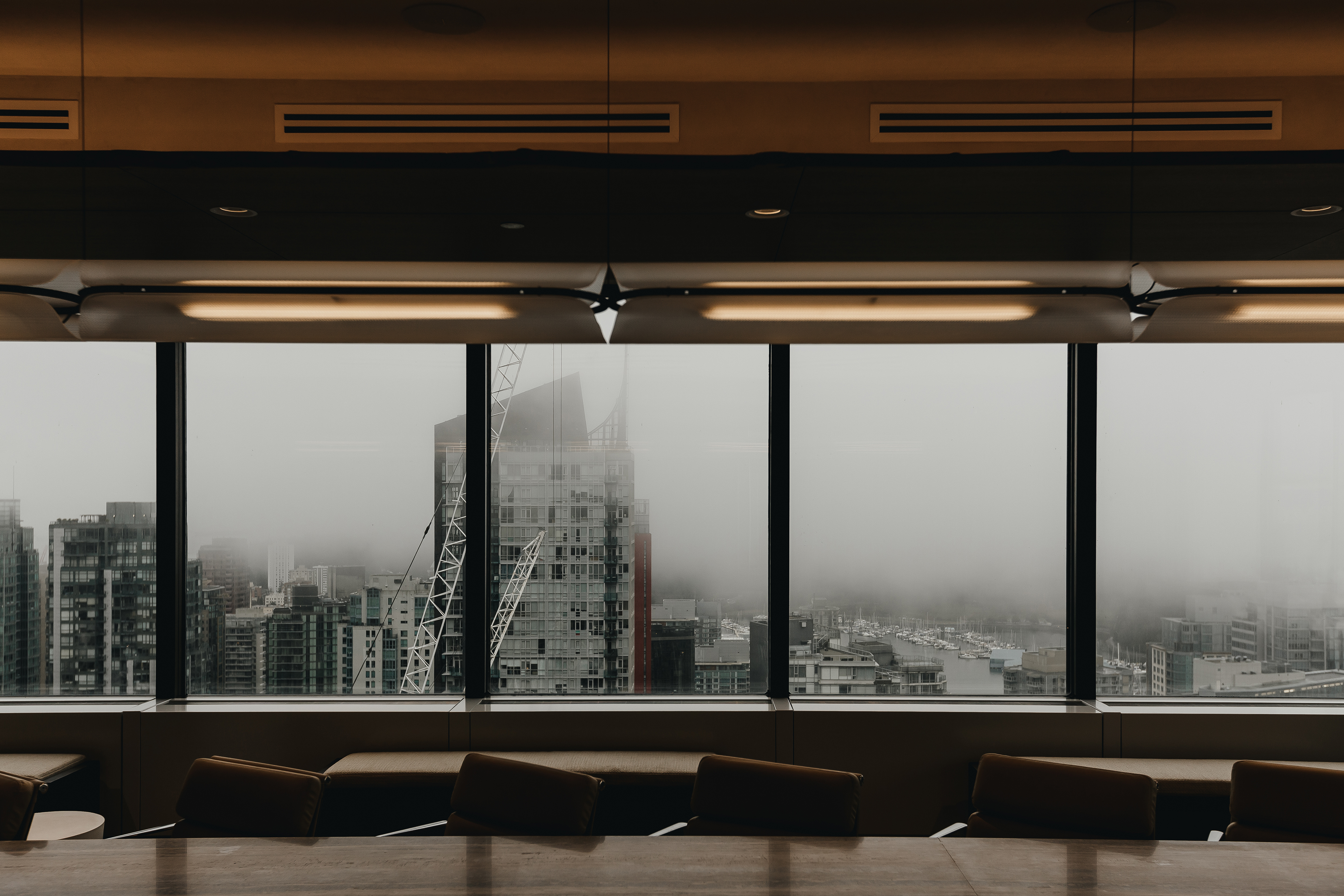 现代科技与自然元素融合的办公室设计丨加拿大丨McKinley Studios-16