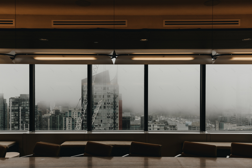 现代科技与自然元素融合的办公室设计丨加拿大丨McKinley Studios-16