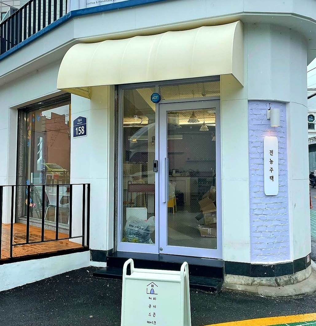 简约白调 40 平公寓 咖啡厅式家居空间-13