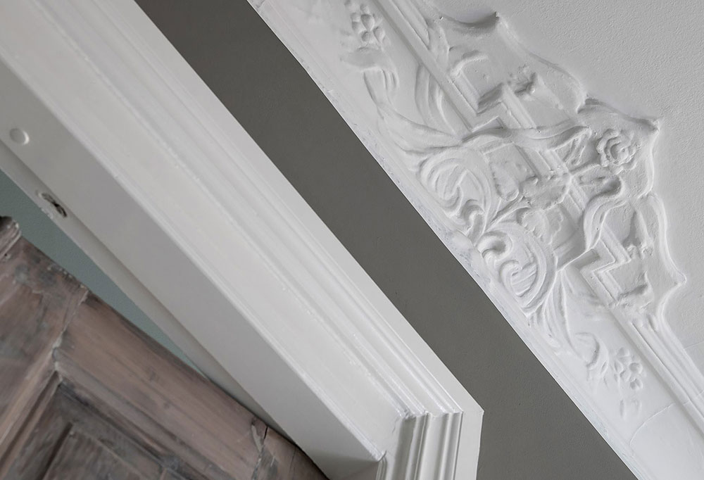 哥德堡优雅灰白公寓,复古门设计瞩目-22