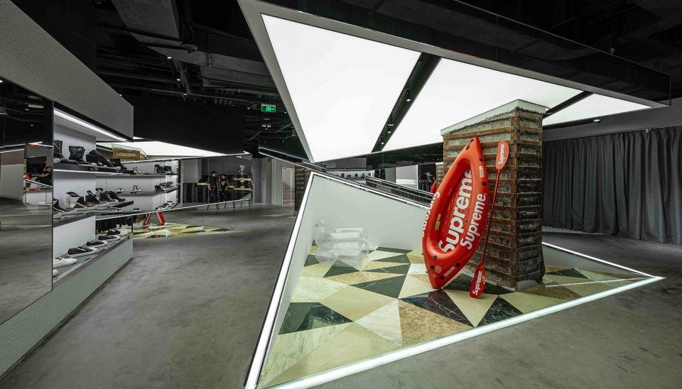 上海"By"商店 | 碎片化空间与艺术展览的完美融合-17