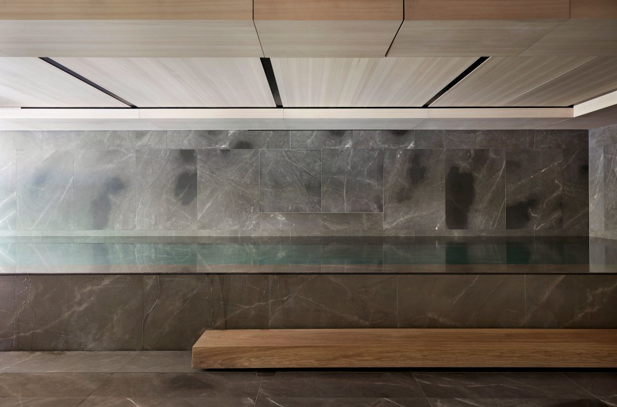 慕尼黑四层现代住宅 | 绿玛瑙石厨房，保龄球馆与自然光-25