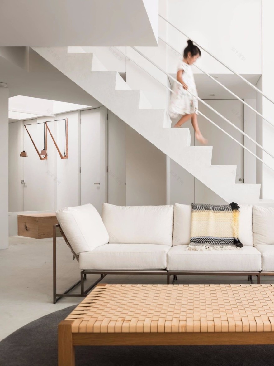 SNARK | 极简却不失趣味的纯白空间-12