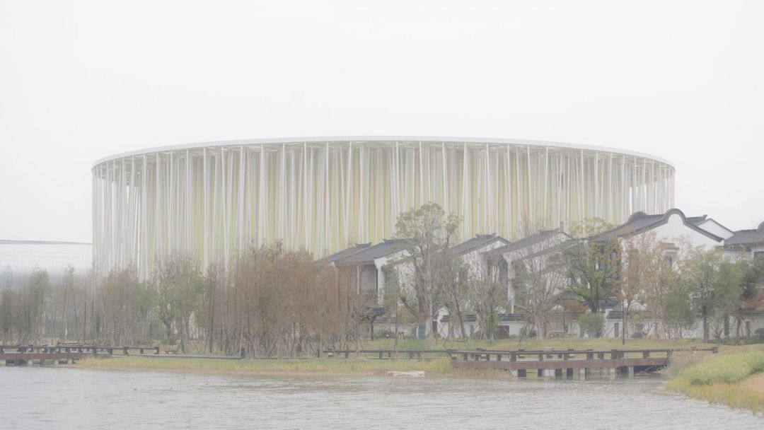 空灵无锡太湖剧院 | 竹海抽象,白柱金顶,智能算法优化结构-5