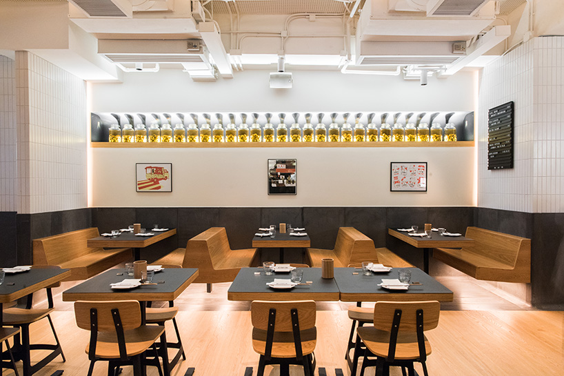 香港 Yardbird 餐厅 现代包豪斯风格 原木与白色瓷砖的完美融合-8