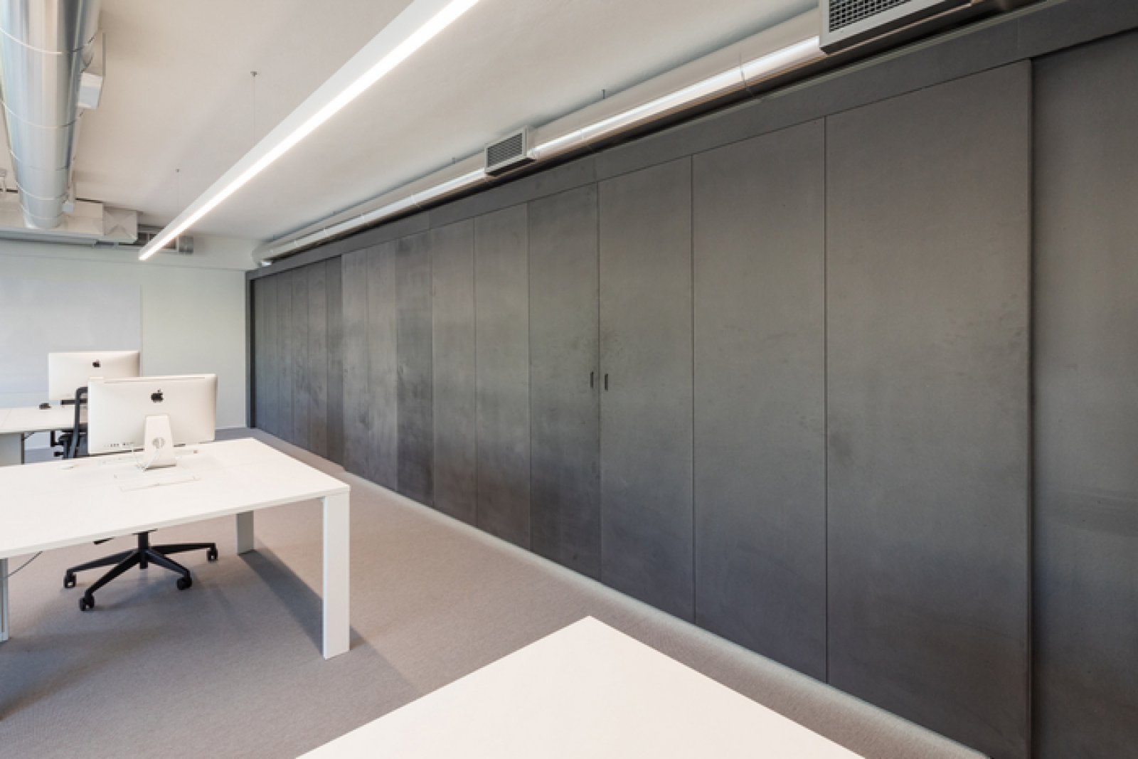 葡萄牙里斯本现代水泥风办公空间-12