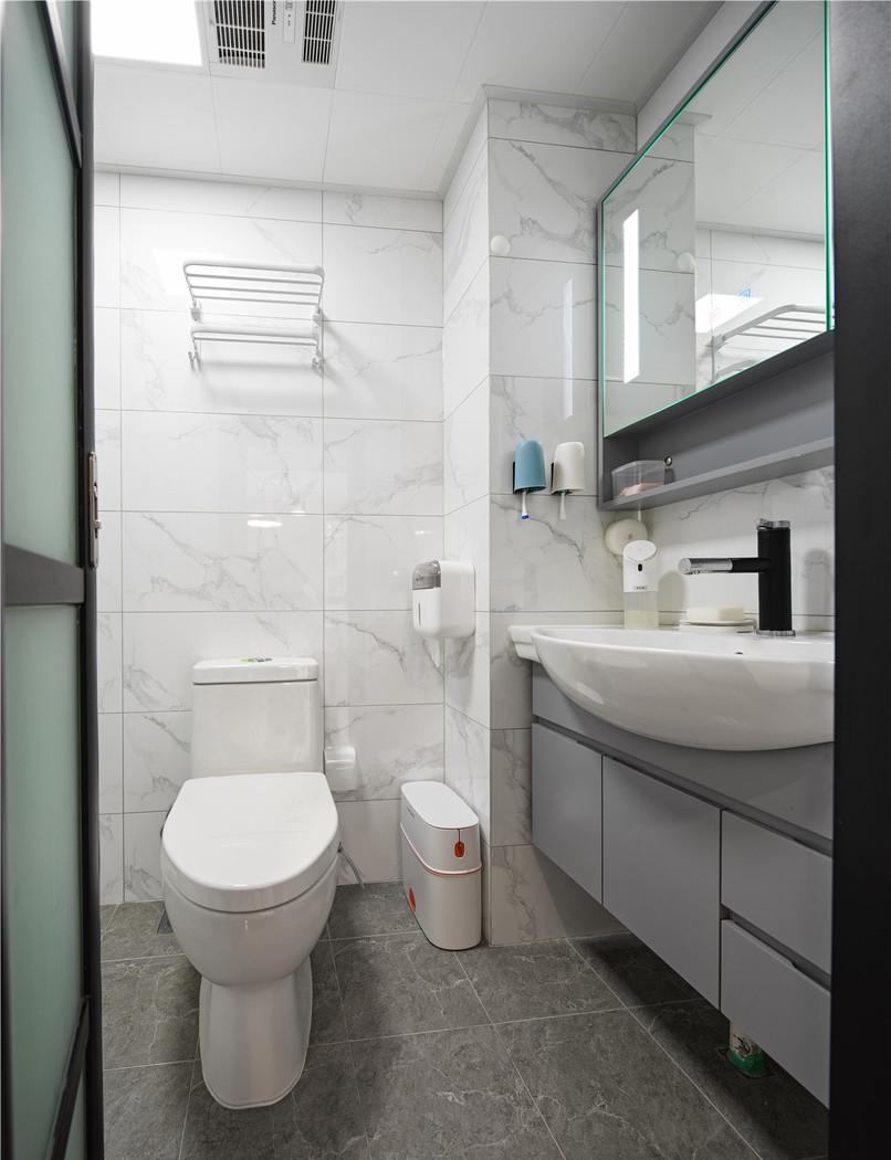 70㎡北欧风小户型极限改造,实用收纳与自然光线完美融合-44