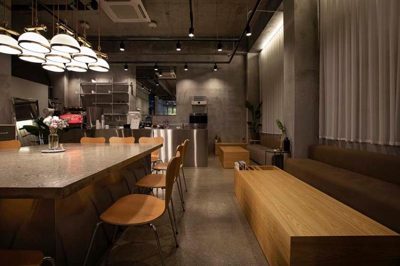 30 平米咖啡馆的极简主义魅力-8