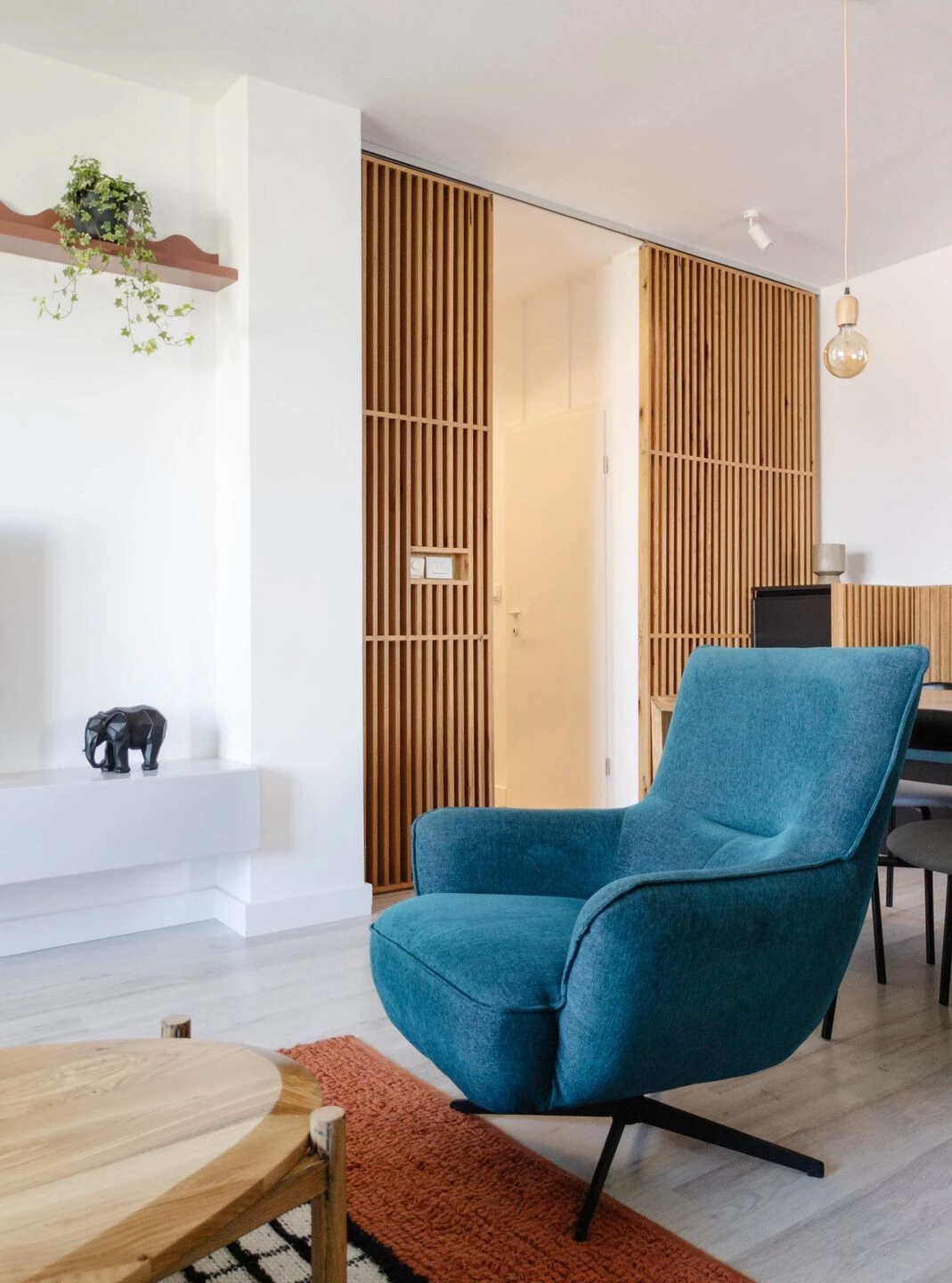 逃离现实的黑色厨房·Rozë 公寓丨普里什蒂纳-5