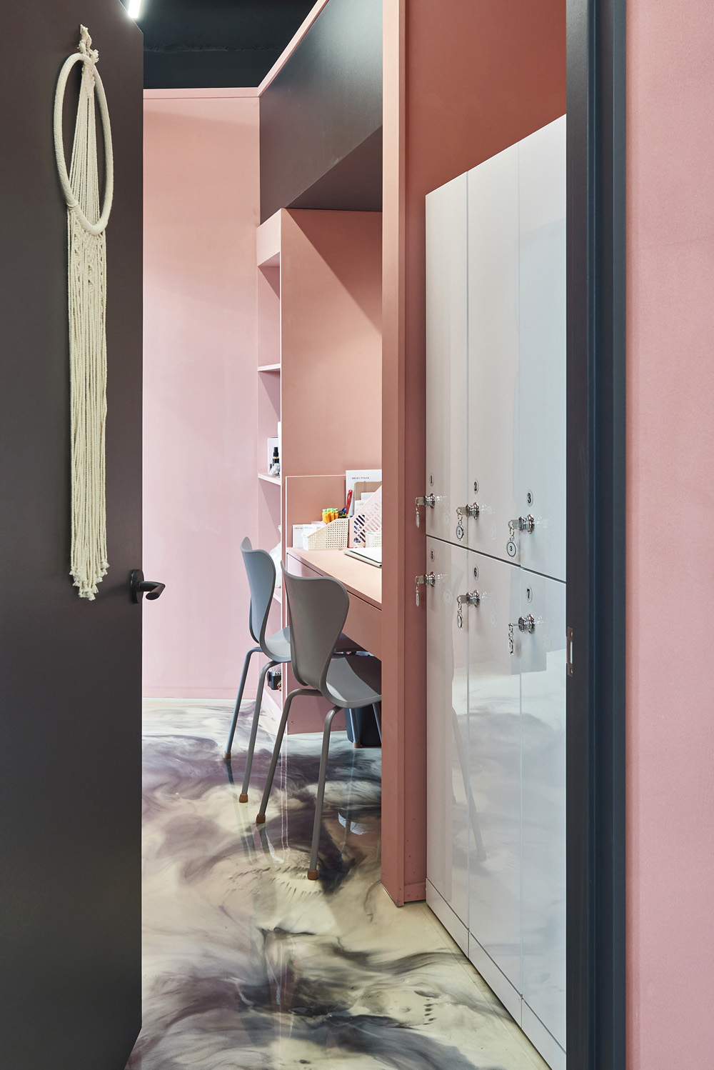 简约 30 坪美容室，黑粉撞色诠释精致品味-19