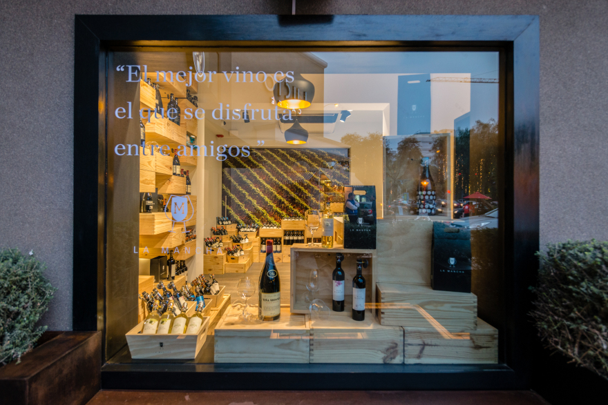 "La Mancha" 酒庄 | 木质温暖,打造随意品酒空间-20