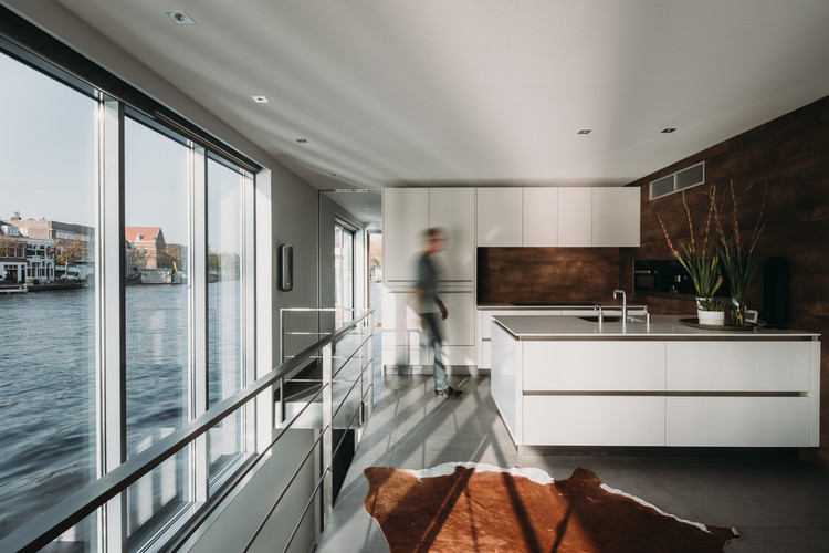 Energy Neutral Floating Villa ‘Haarlem Shuffle’  vanOmmeren-3