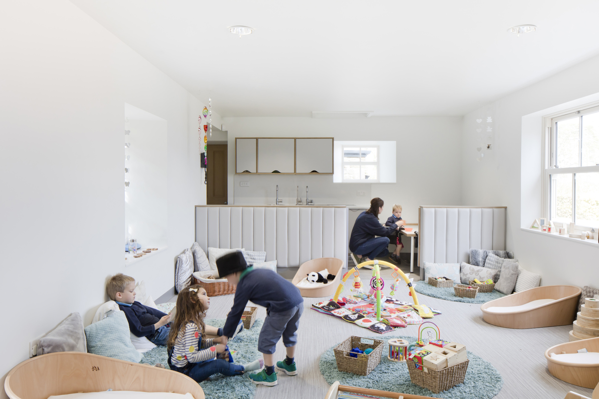 草地上的托儿所,英国 / MailenDesign-34