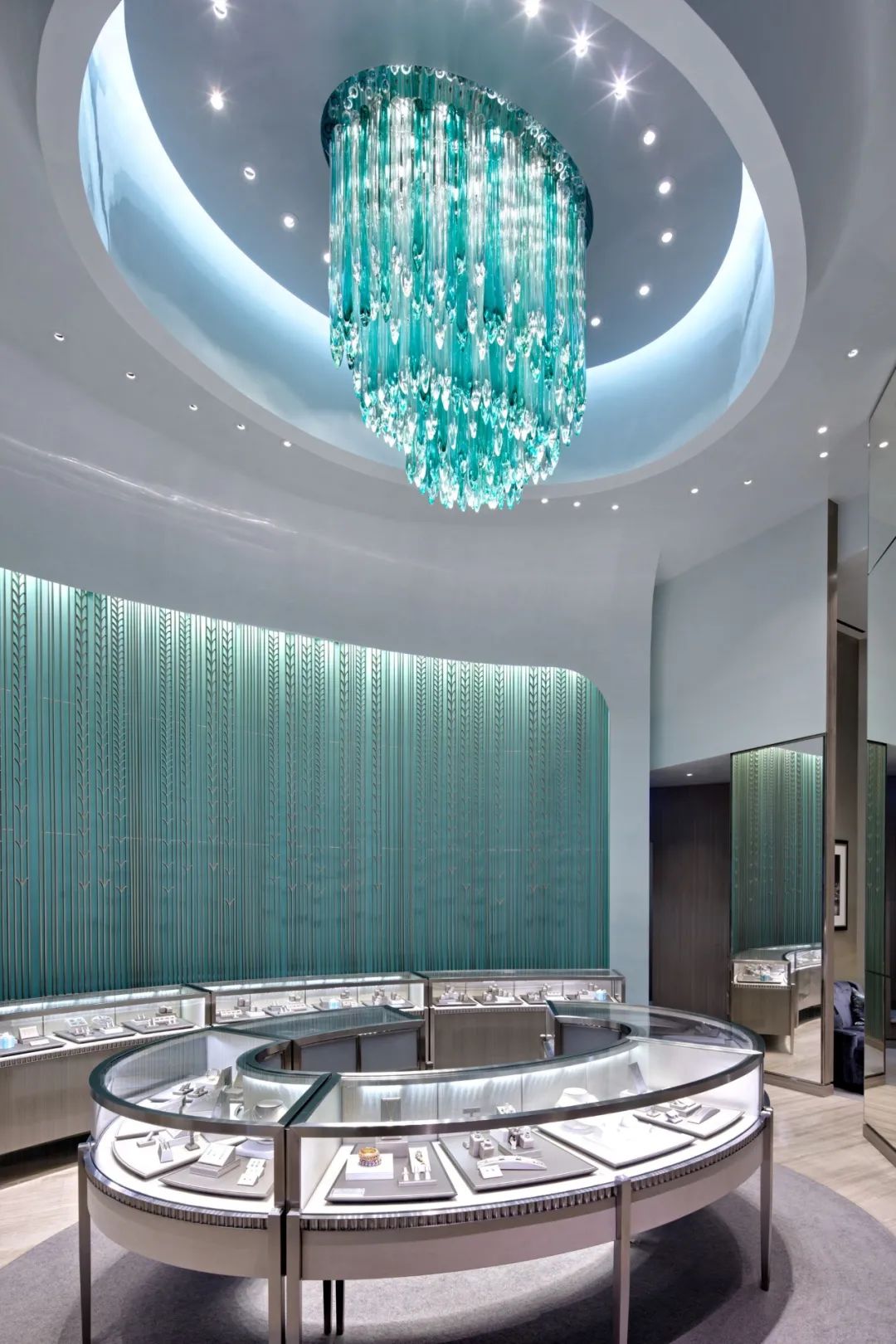 全球顶级珠宝商蒂芙尼（Tiffany＆Co）贝拉维塔门店设计，亮点灯光雕塑-25